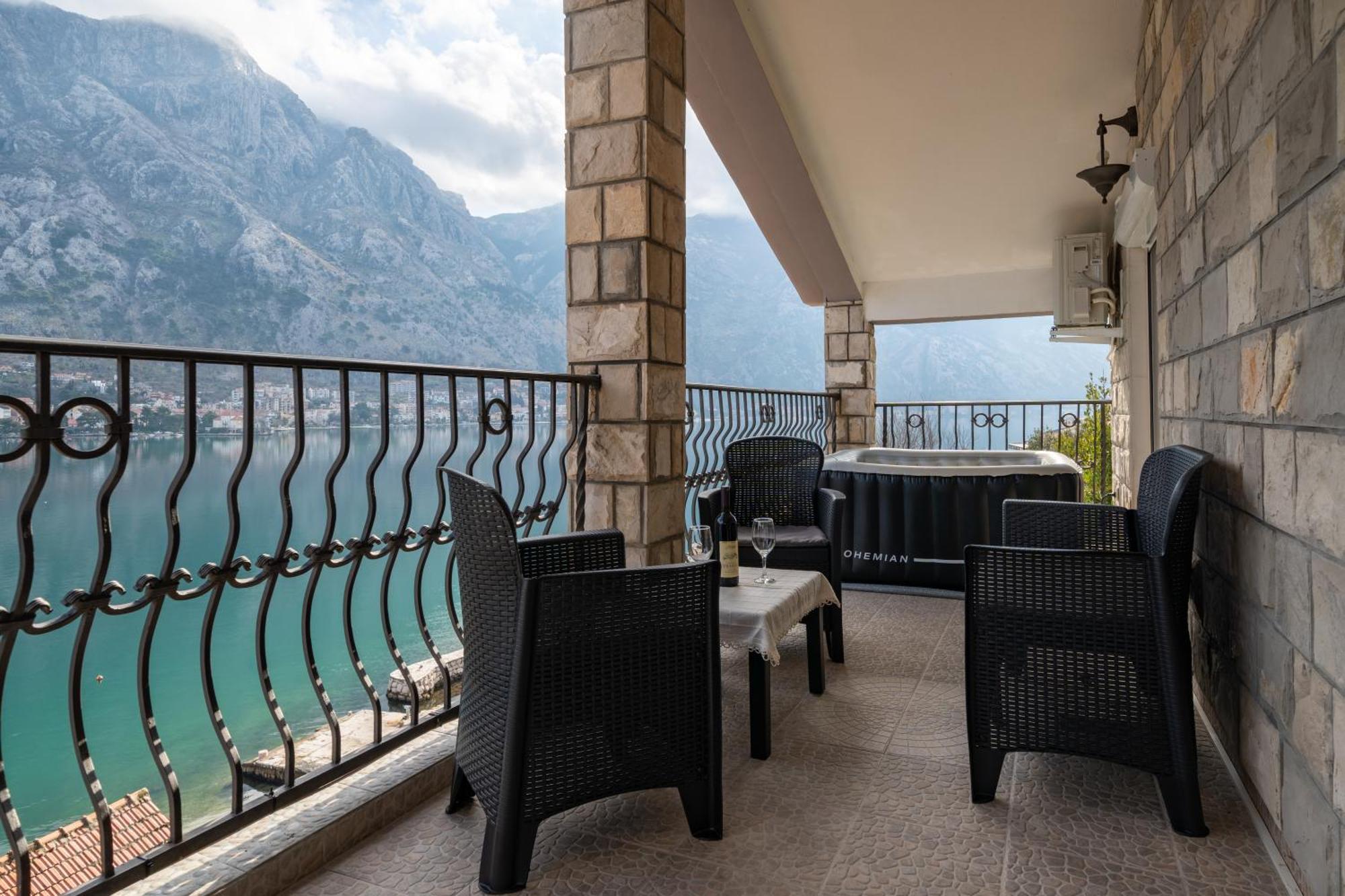 Apartments Vukovic โกตอร์ ภายนอก รูปภาพ