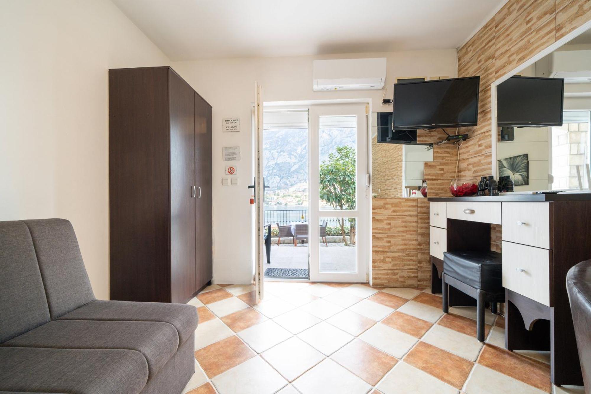 Apartments Vukovic โกตอร์ ภายนอก รูปภาพ