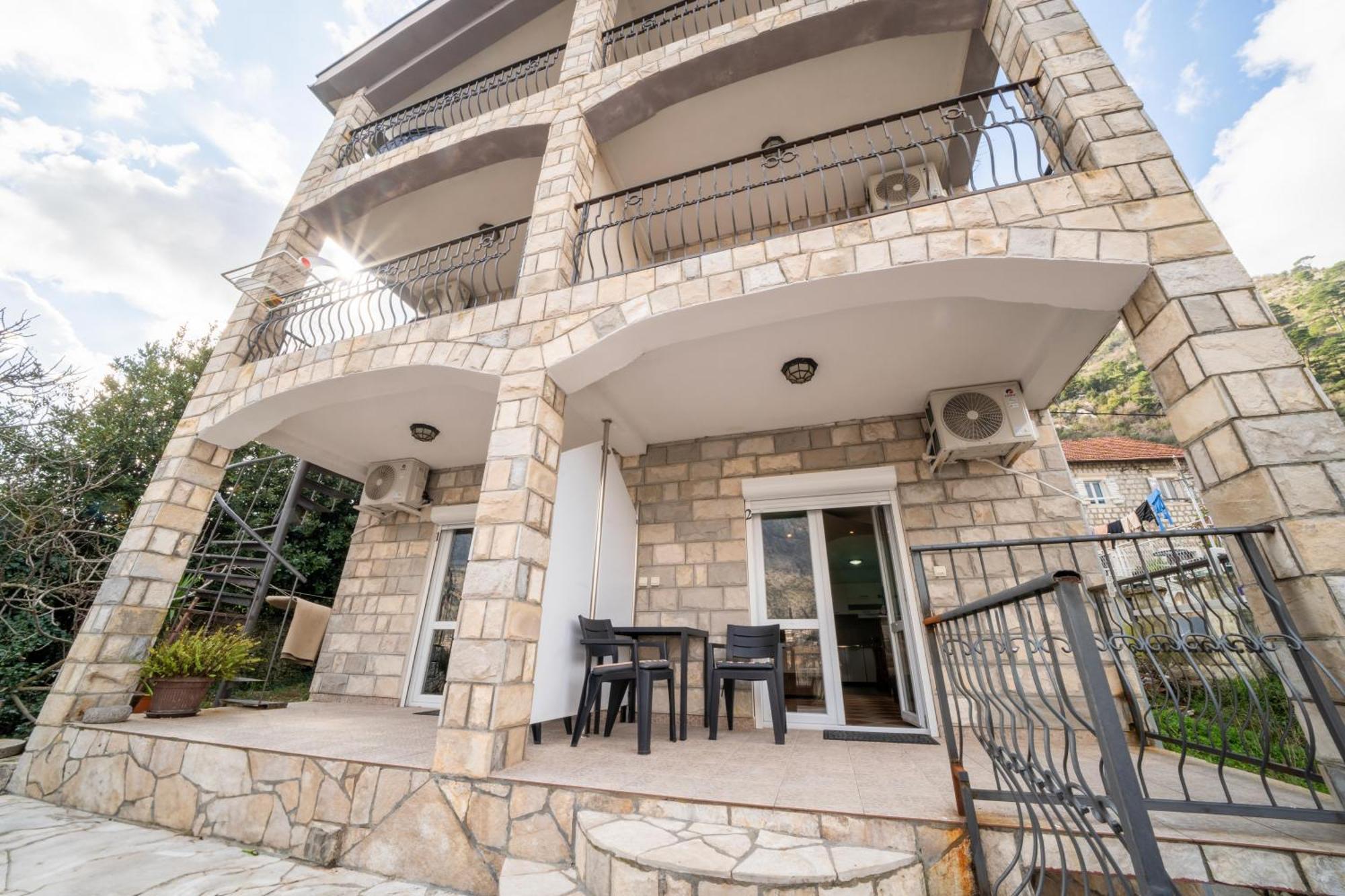 Apartments Vukovic โกตอร์ ภายนอก รูปภาพ
