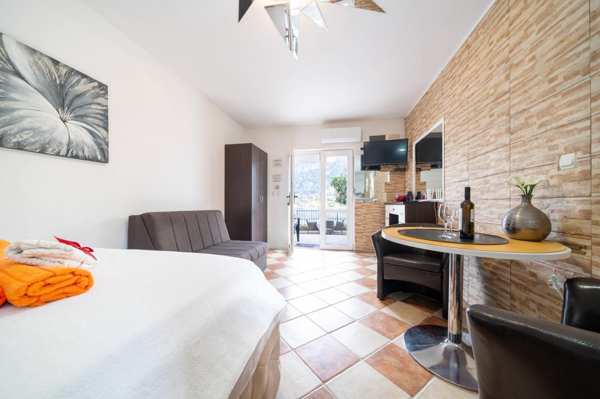 Apartments Vukovic โกตอร์ ภายนอก รูปภาพ